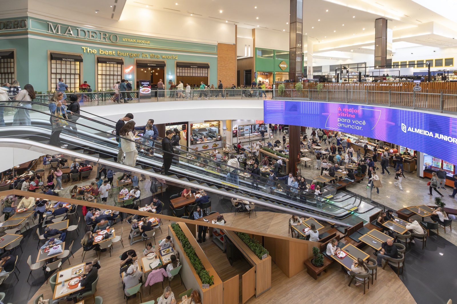 Balneário Camboriú Shopping — praça Madero