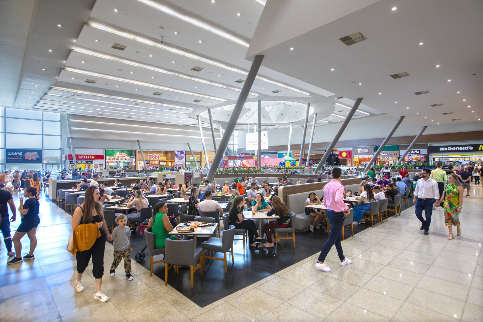 Continente Shopping — praça de alimentação