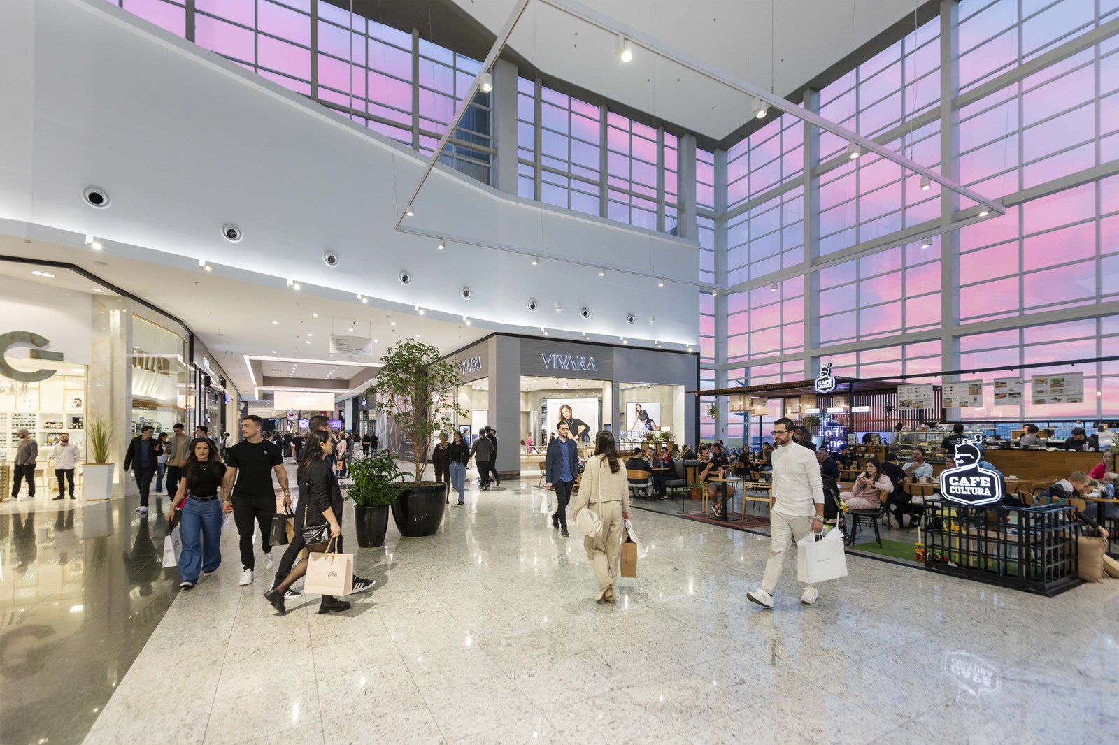 Nações Shopping — Vivara, luz dourada