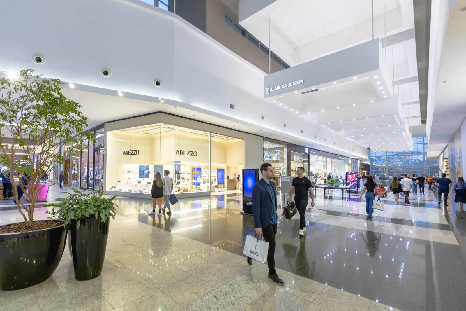 Nações Shopping — corredor Arezzo