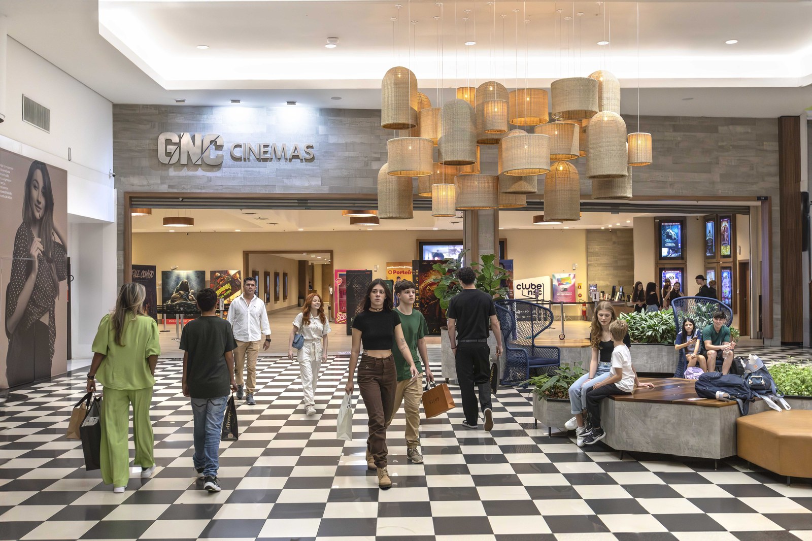 Neumarkt Shopping — GNC Cinemas