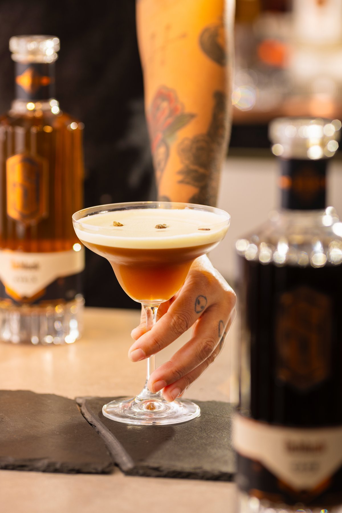 Produção still Schluck — still elegante de coquetel